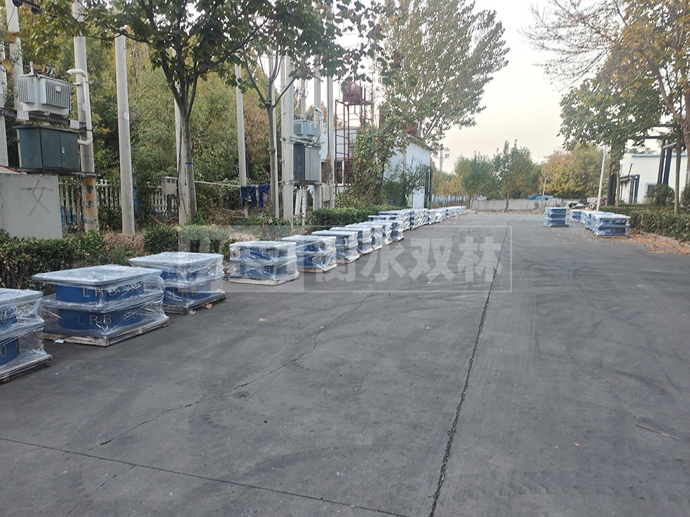 建筑隔震支座哪里有 高阻尼疊層橡膠支座 建筑鉛芯建筑隔震橡膠支座